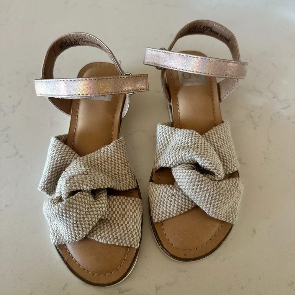 DV by DOLCE VITA Davis Girls Woven Sandals Size: 1